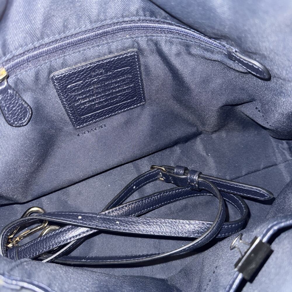 Authentic Coach LIKE NEW Navy Blue Pebbled Leather Shoulder Strap Gold Hardware - Picture 8 of 9